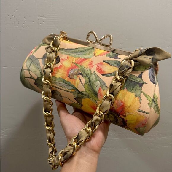 Floral Print Genuine Leather Handmade Unique Bow Kisslock Baguette Bag, 3 Straps - Picture 11 of 16